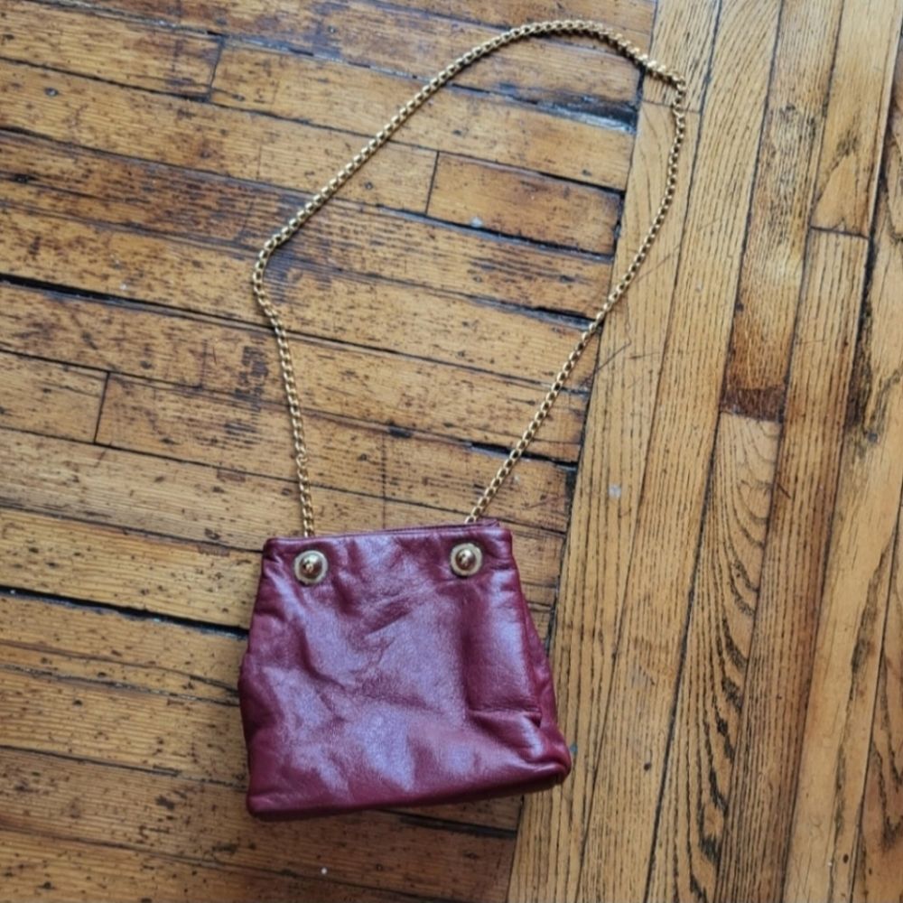 L.J.‎ Simone New York Vintage Genuine Leather Red Crossbody Gold Chain Strap Bag